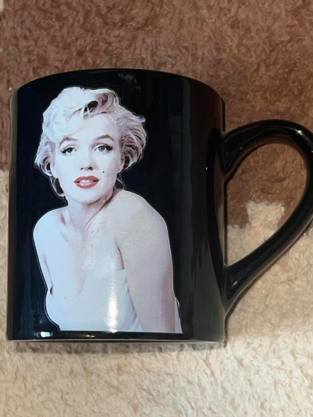 Marilyn Monroe Black and Red Dinnerware